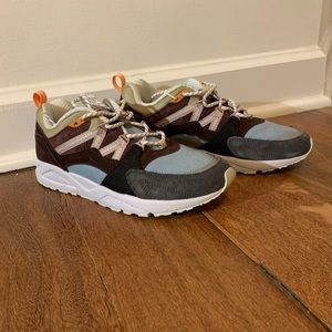 Mens Karhu Fusion 2.0 F804082 sneakers size US 9.5. Never worn, SNS price tag on